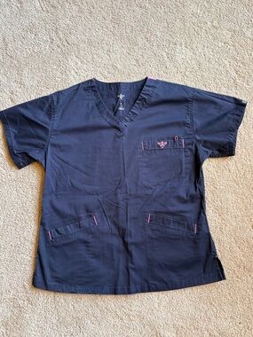 Med Couture E-Z Flex Scrub Top 8403 Small Navy with Pink Accents V-Neck